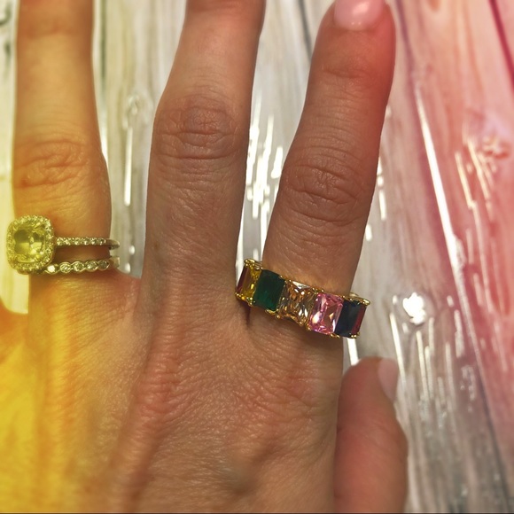 Festive Holiday Ring - Picture 4 of 8